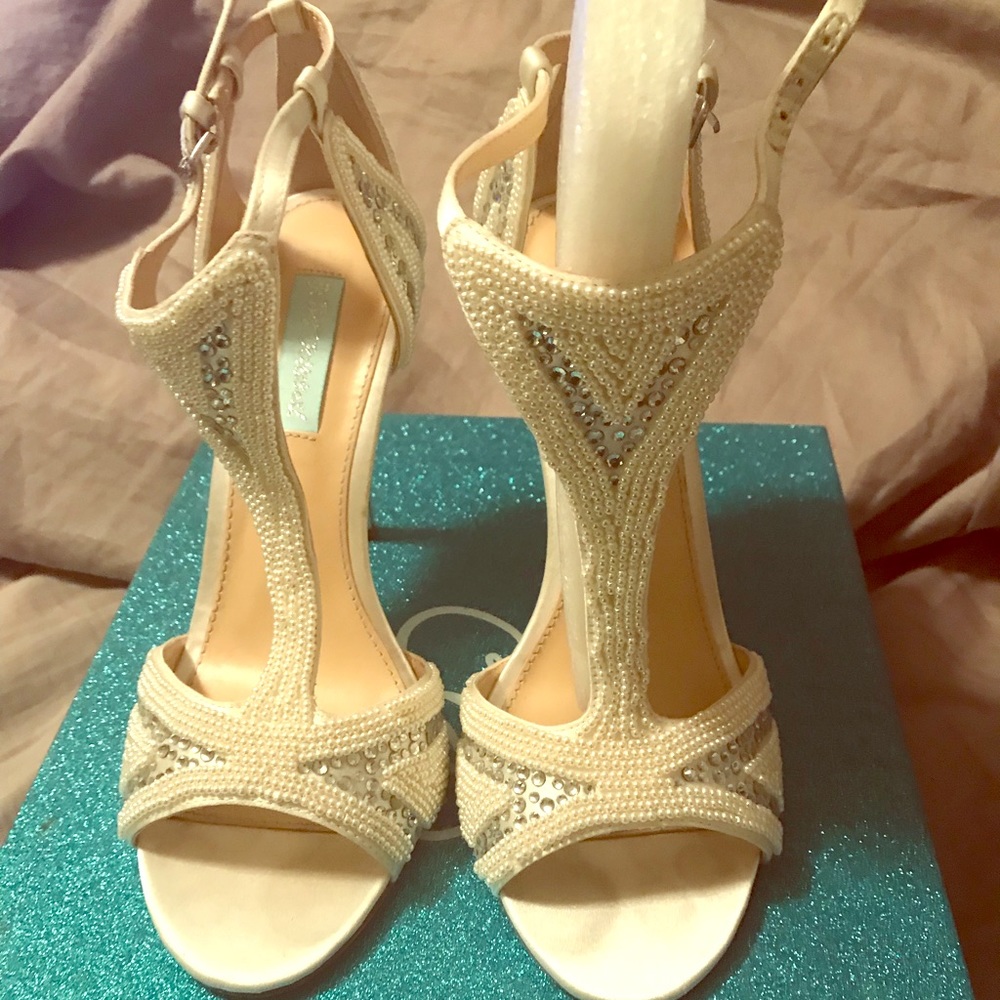 Betsy Johnson I Do Ivory Satin size 8.5. worn once